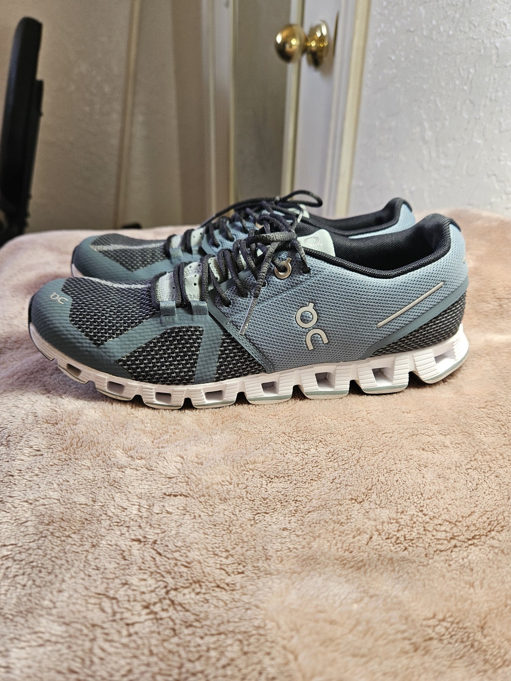 On Running Women's,Size 8.5 US,Cloudflow Running Shoes